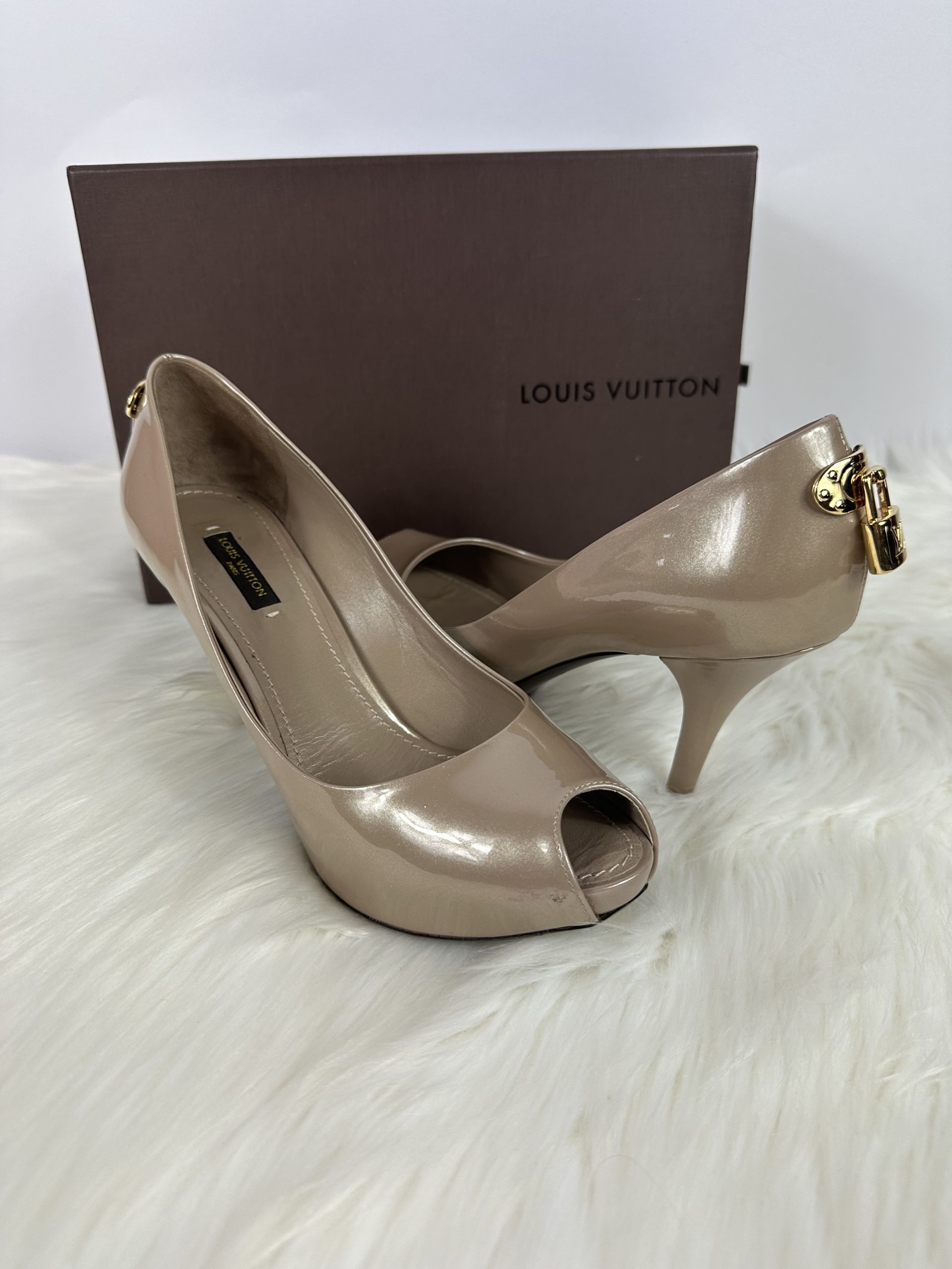 Louis Vuitton Beige Glitter Patent Leather Oh Really! Peep Toe