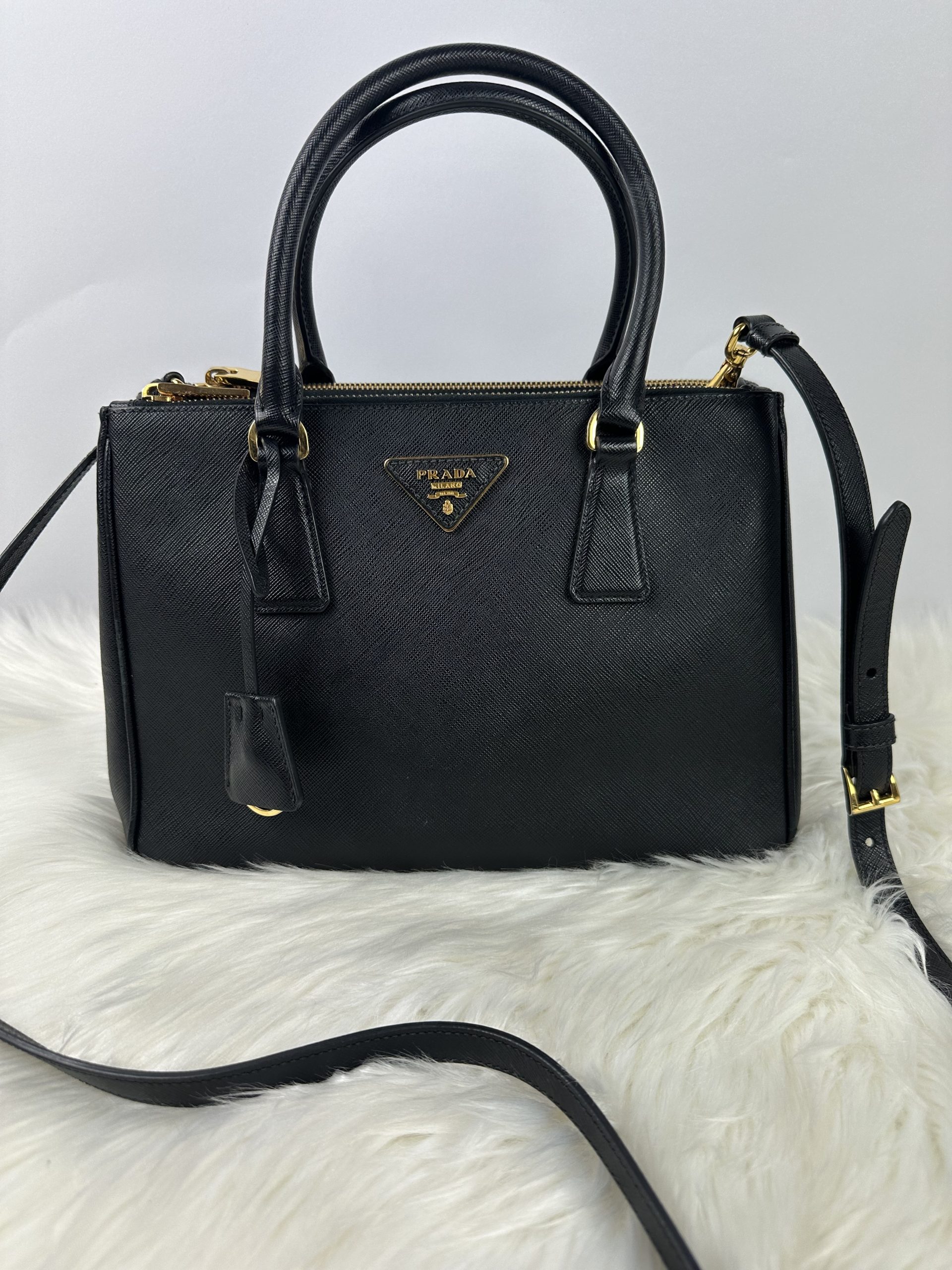 Shop PRADA GALLERIA Classic Medium Prada Galleria Saffiano leather bag  1BA863 by Fujistyle