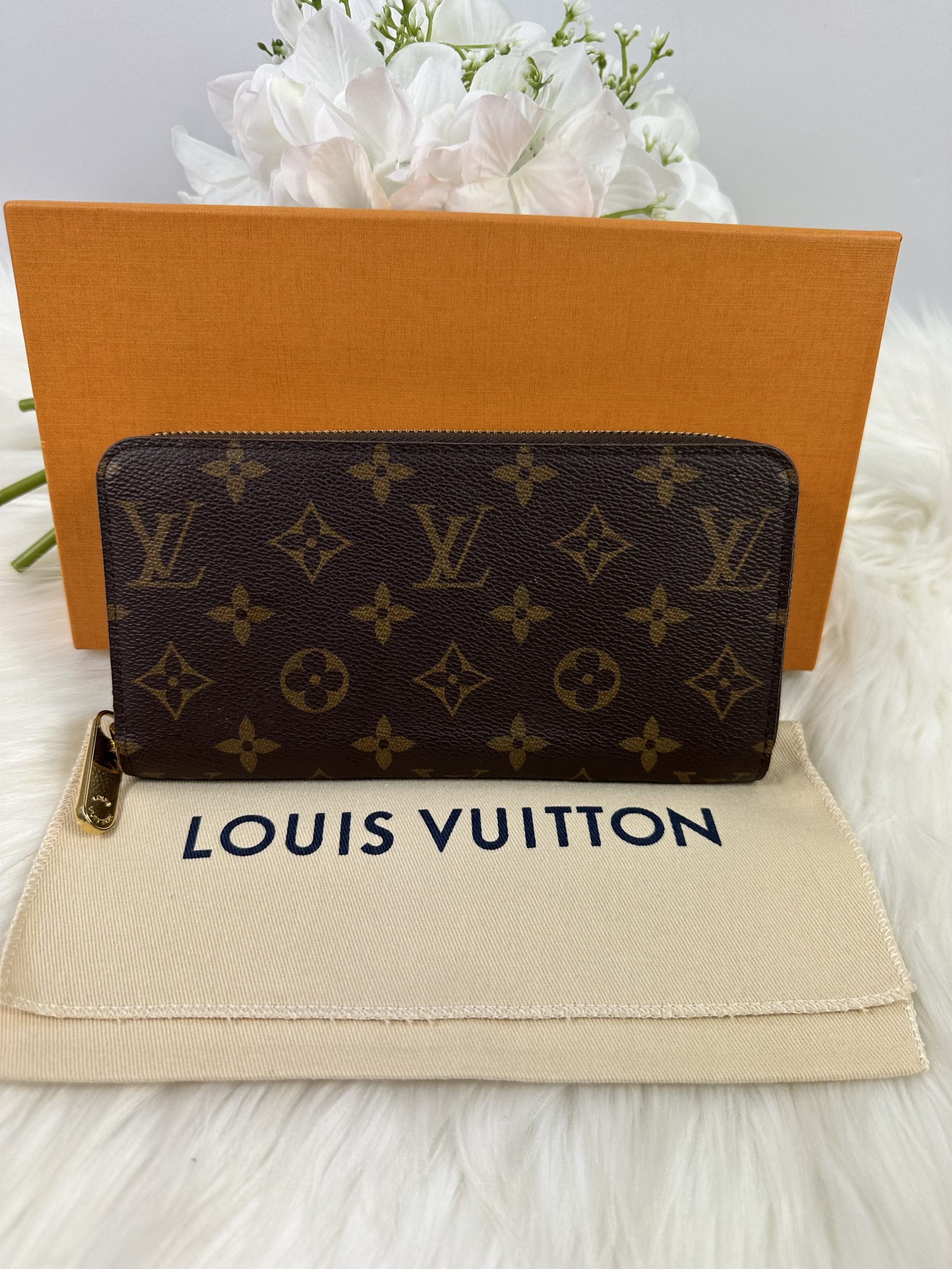 Louis Vuitton Monogram Canvas Illustre Zippy Wallet at 1stDibs